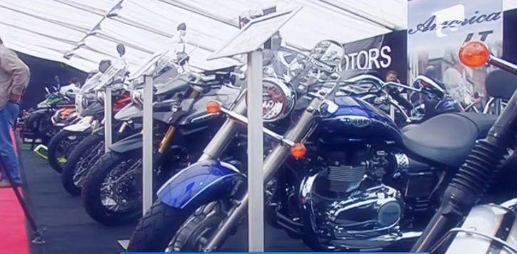 Vedete la Salonul Auto Moto din Piaţa Constituţiei