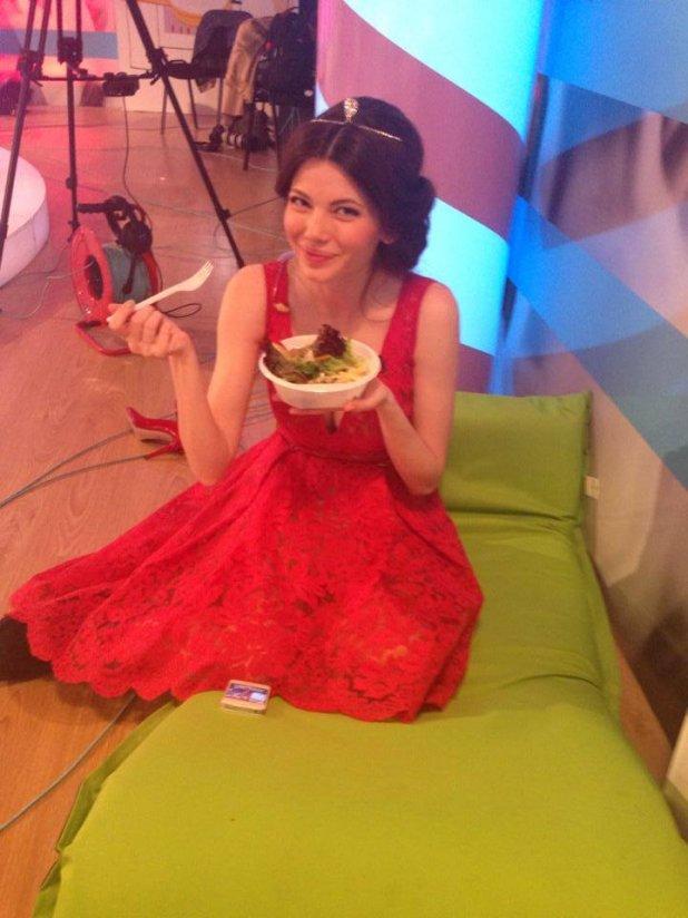 Anca Lungu este răsfăţată de soţul ei chiar şi la filmările Junior Chef: &bdquo;Ştefan merge repede să-mi cumpere ce-mi doresc&rdquo;.