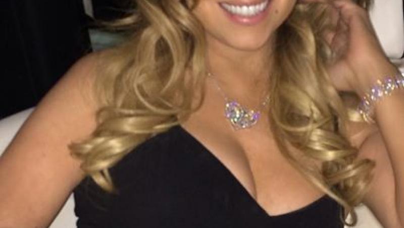 Facebook de vedetă: Mariah Carey, sexy mama – mânuși de piele, șampanie, perle și lenjerie intimă