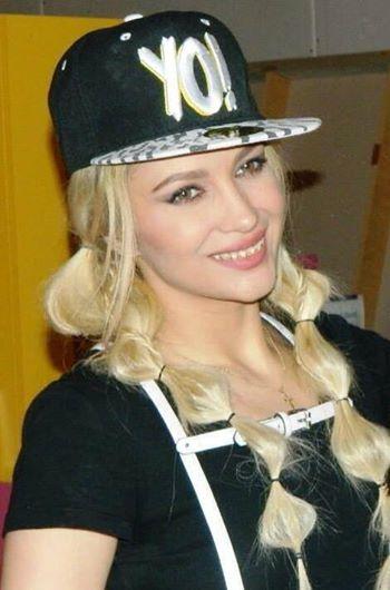 El este cea mai nouă cucerire a Lorei: Uite cum arată băiatul pentru care s-ar lupta toate fanele ei!