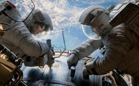 Autoarea romanului "Gravity" a dat în judecatã studiourile Warner Bros. pentru plagiat