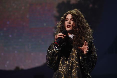 Alex Maţaev &icirc;şi trage de fustiţă, pe scenă la &bdquo;Te cunosc de undeva!&rdquo;