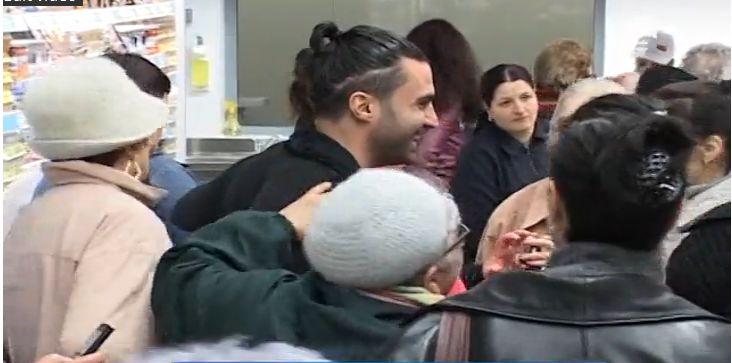 &Icirc;mbulzeală la deschiderea unui supermarket din Ploieşti. A fost şi Pepe!