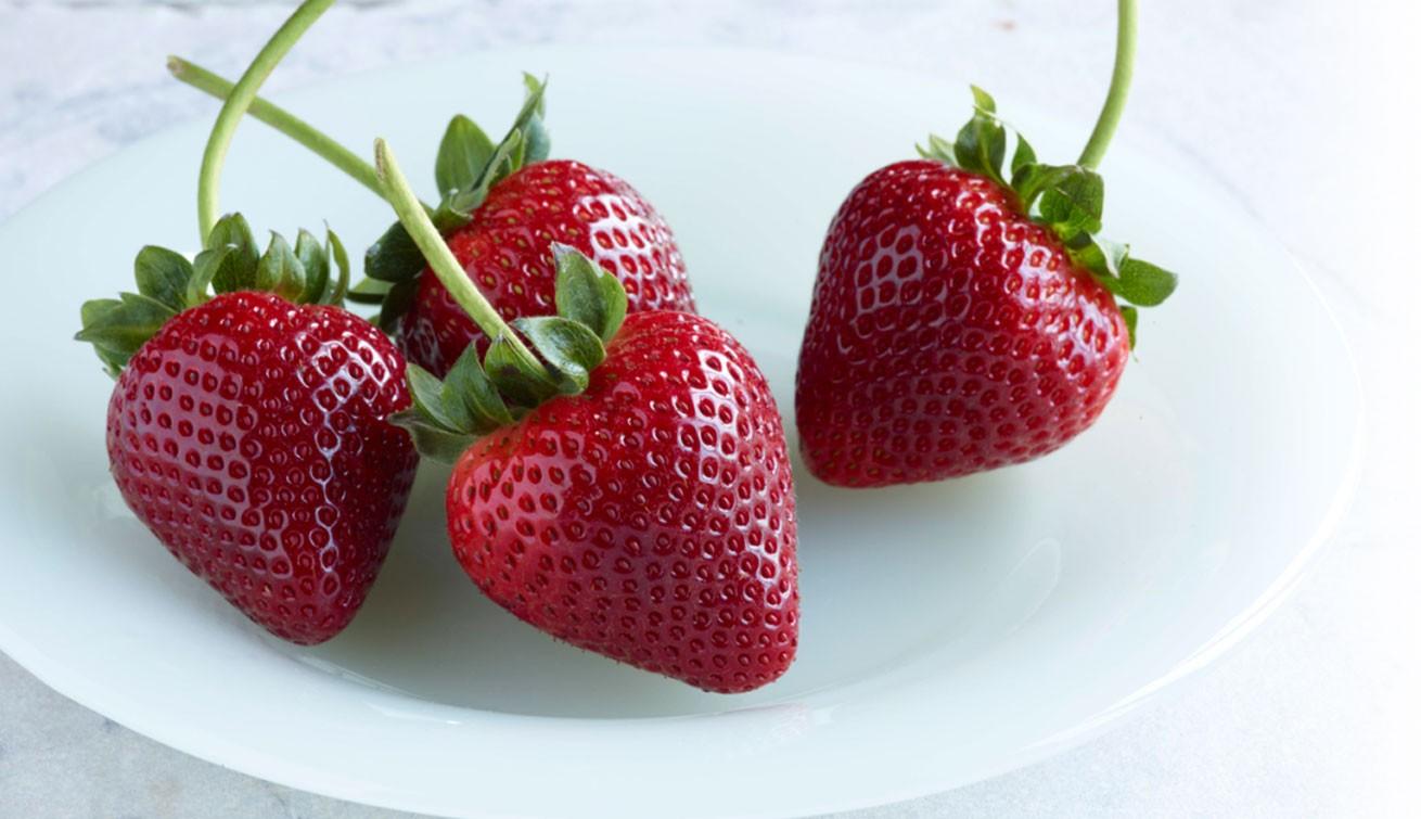 Căpșunele, aur curat pentru speculanți! C&acirc;t de &rdquo;rom&acirc;nești&rdquo; sunt fructele de pe tarabe