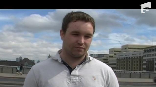 Un englez &icirc;și caută telefonul furat la Reghin, după ce a fost prădat de hoți, &icirc;n țara natală