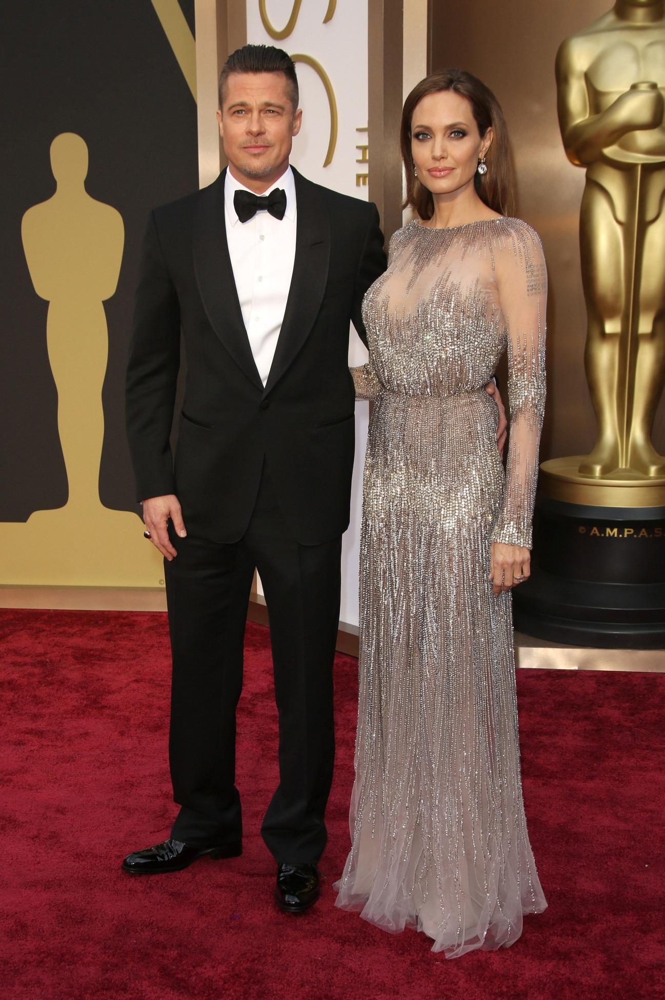 Brad Pitt și Angelina Jolie vor o trupă rock la nuntă!