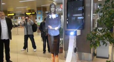Domnișoara hologramă de la aeroportul Henri Coandă. Eficientă... ori ba?
