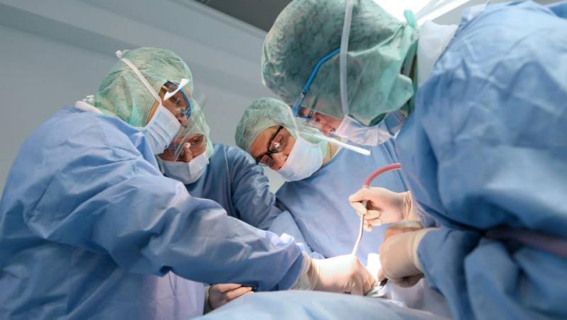 Premieră absolută în implantologia dentară din România: prima operație din țară cu 4 implanturi zigomatice