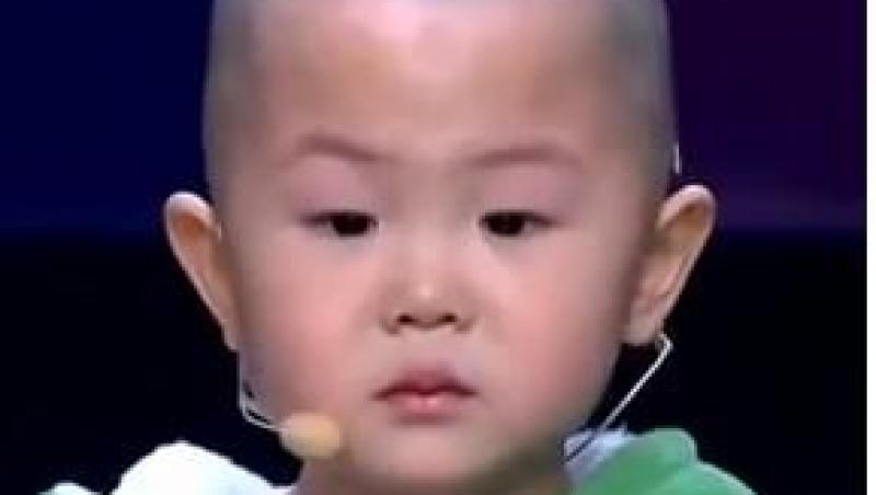 AŞA CEVA N-AI VĂZUT ÎN VIAŢA TA! Micuţul care l-a lăsat pe Jet Li  fără cuvinte!