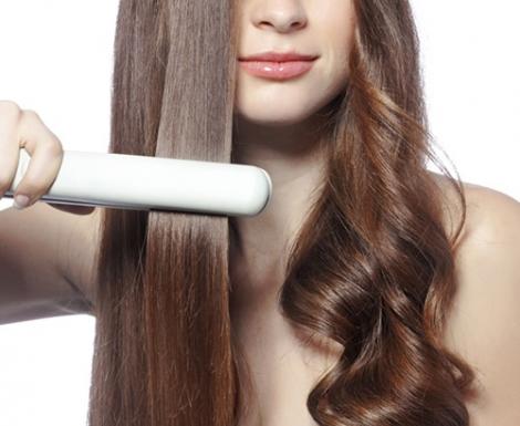 Cum să nu-ți arzi părul când folosești placa
