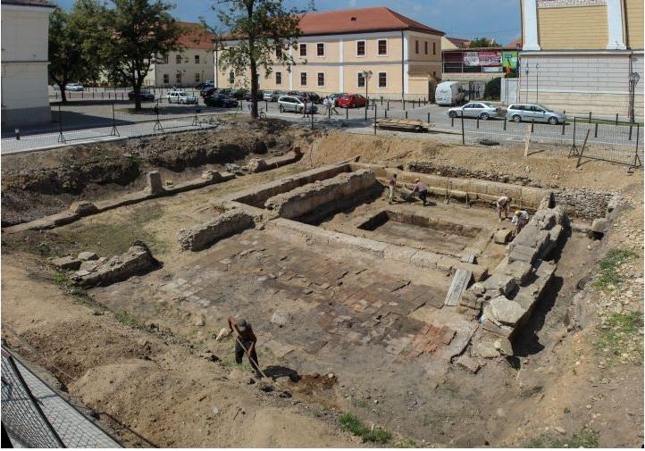 Investiții de dragul... artei! Cum arată noua statuie din Piaţa Cetăţii din Alba Iulia