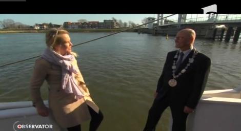 Un interviu s-a terminat în apă pentru o jurnalistă din Olanda