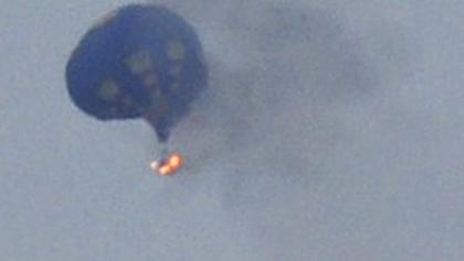 Doi oameni au murit &icirc;n urma prăbușirii unui balon cu aer cald