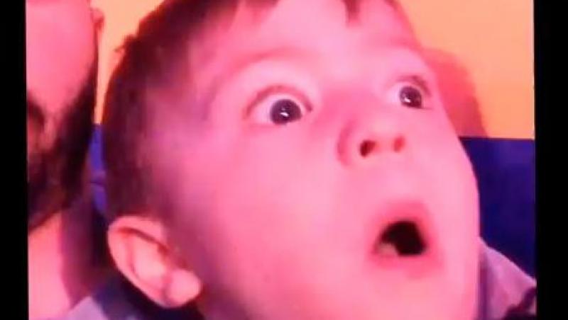 VIDEO! Bucurie nemărginită: Reacţia unui băieţel când vede prima dată artificii