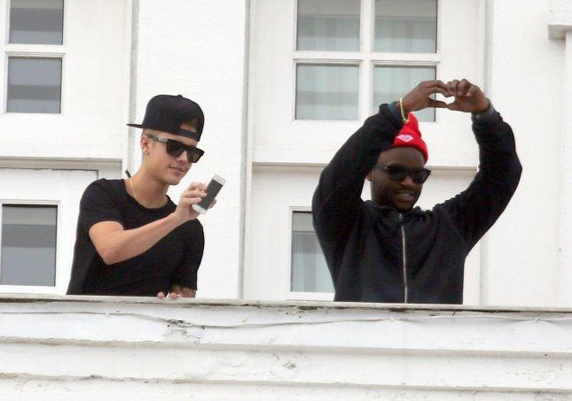 Justin Bieber, huiduit de mii de oameni! Vezi aici motivul