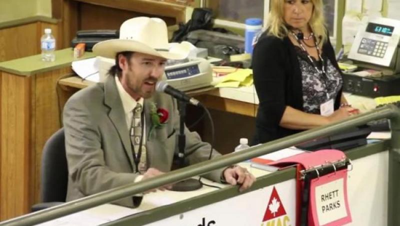 Un licitator de bovine a uluit Canada cu talentul său