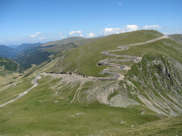 Transalpina, cea mai spectaculoasă şosea din Rom&acirc;nia, va fi redeschisă