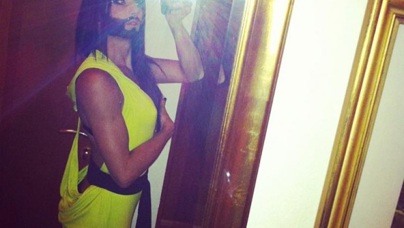 Dezmăţ total: Conchita Wurst, regina selfie-urilor, pe Instagram