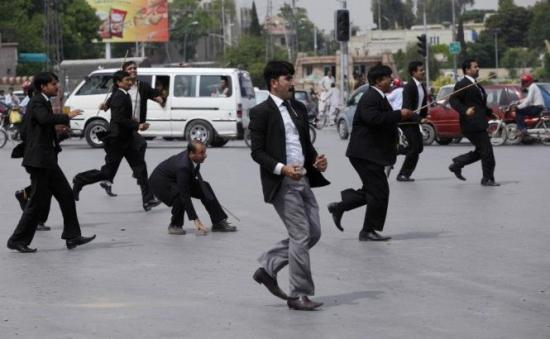 68 de avocaţi sunt acuzaţi de BLASFEMIE şi riscă pedeapsa cu MOARTEA! Unde se &icirc;nt&acirc;mplă asta