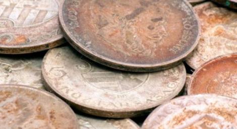 Au crezut că le-a pus Dumnezeu mâna în cap, după ce au găsit 150 de monede dacice din aur!