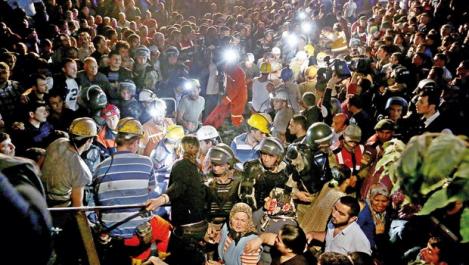 Numărul morţilor în urma exploziei din mina din Turcia a crescut la 200