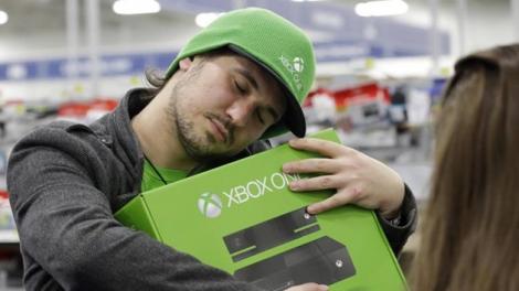 Microsoft ieftineşte Xbox One, dar scoate Kinect-ul din pachet