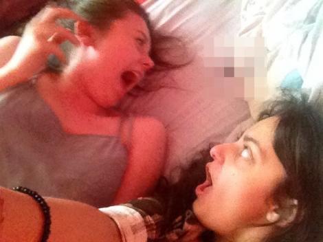 Panică maximă: N-o să-ţi vină să crezi ce le-a distrus un selfie acestor fete!