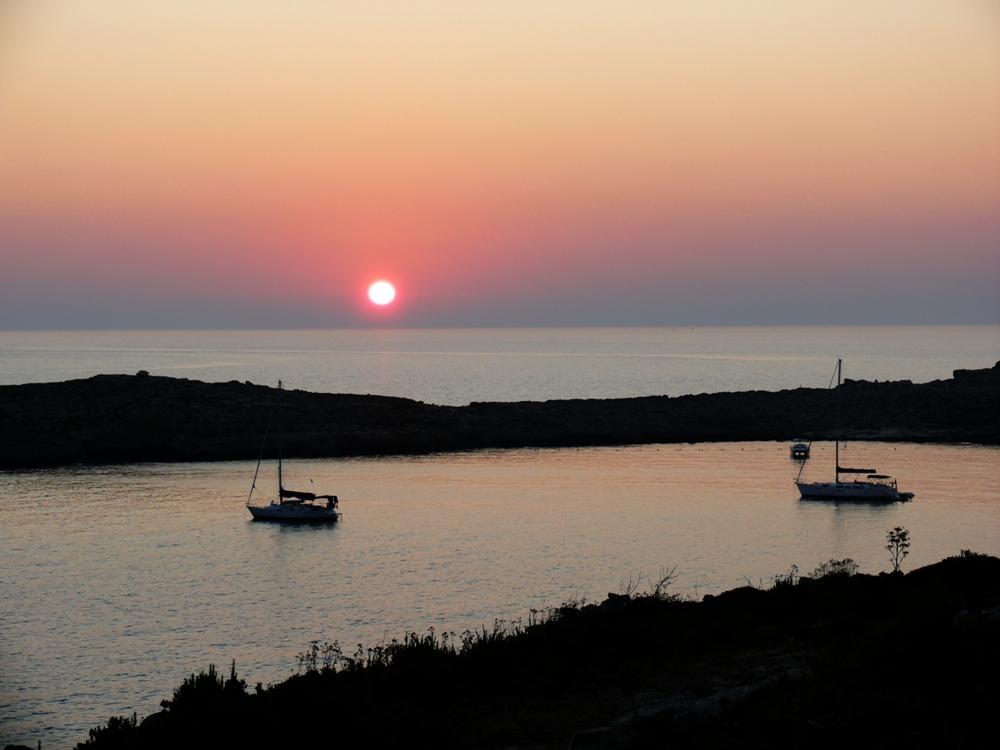 Insula Comino, paradisul iubitorilor de mare!