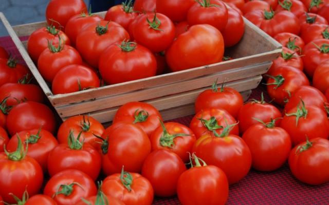 Se v&acirc;nd la preţ de trufandale! Roşiile rom&acirc;neşti &icirc;nroşesc buzunarele