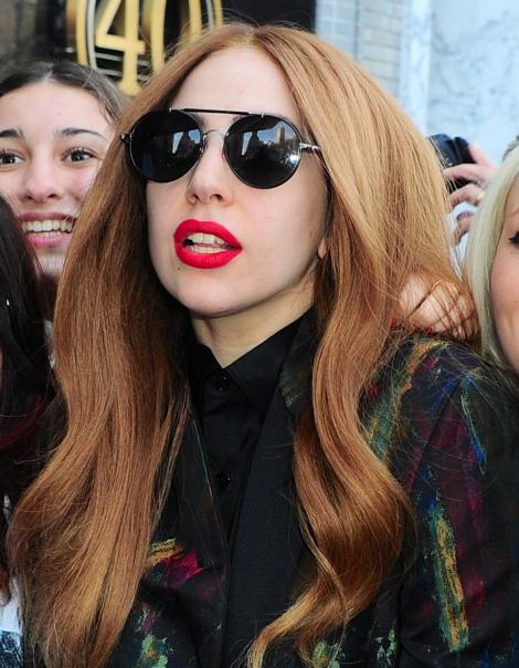 Lady Gaga a fost ciupită de posterior în plină stradă