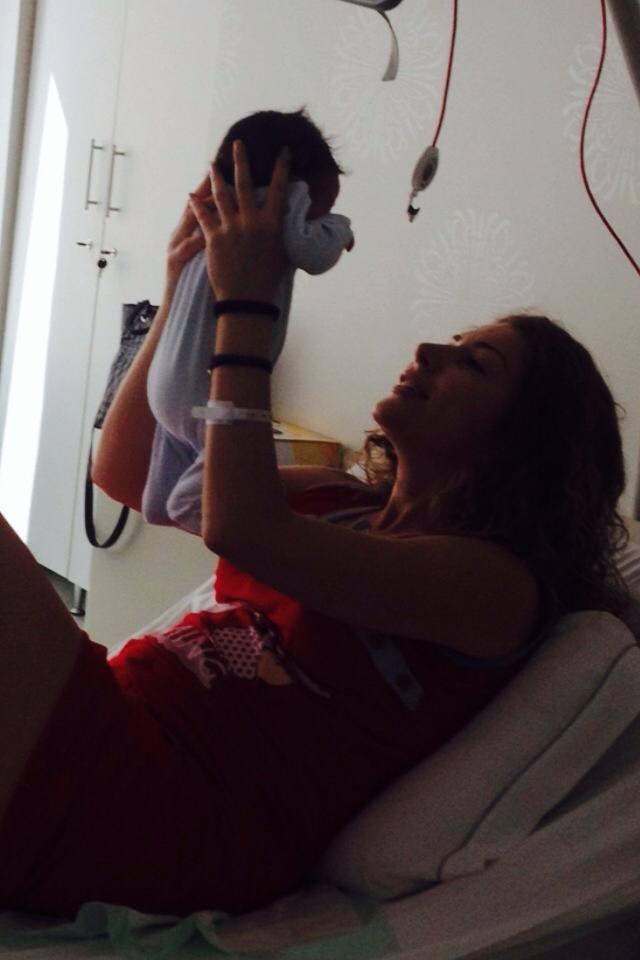 Liber la biberoane și scutece! Mircea Badea şi Carmen Brumă &icirc;şi vor duce fiul acasă