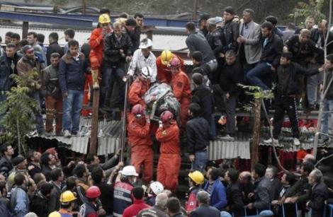 Bilanţul tragediei miniere din Turcia se ridică la cel puţin 299 de MORŢI