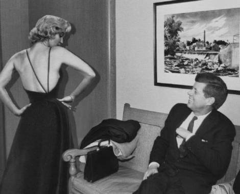 19 mai 1962: Marilyn Monroe îi ura "La mulţi ani" lui J.F. Kennedy. Secretul MURDAR din spatele unui cântec