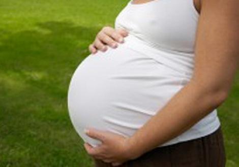 O minoră însărcinată, gonită dintr-un centru de plasament