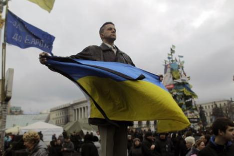 Ucraina reintroduce serviciul militar OBLIGATORIU