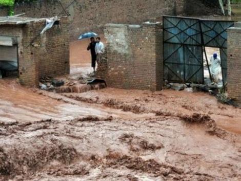 Tragedie: 350 de morți în urma unei alunecări de teren