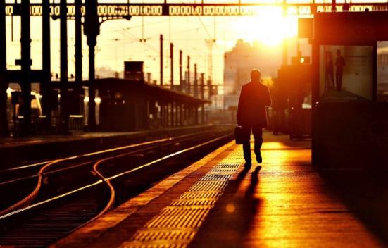 Se poate și la ei: Franţa a dat 15 miliarde euro pe 2.000 de trenuri prea late. Acum MODIFICĂ peroanele gărilor