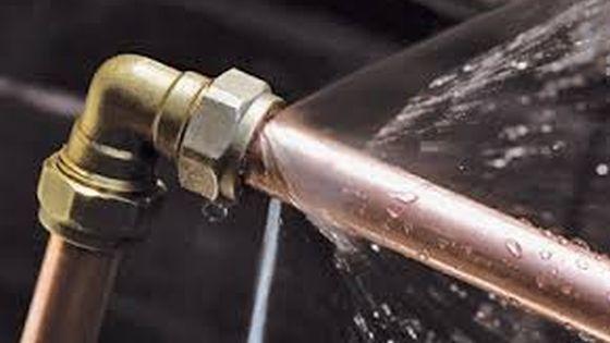 Dorel şi-a făcut planul la ţevi sparte