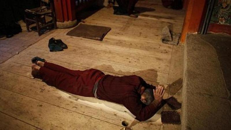 Un călugăr budist şochează lumea! Ce s-a întâmplat într-un templu din China, după 20 de ani de rugăciuni (VIDEO)