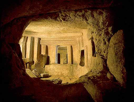 &Icirc;nchisori subterane medievale şi peşteri misterioase!