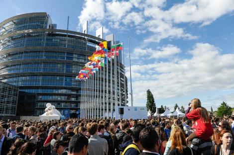 Europarlamentarii au salarii de invidiat: Uite cât câștigă și ce avantaje au!