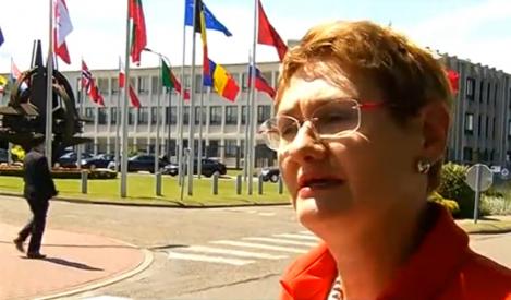 Români de succes la Bruxelles: O româncă, prima femeie purtător de cuvânt la NATO