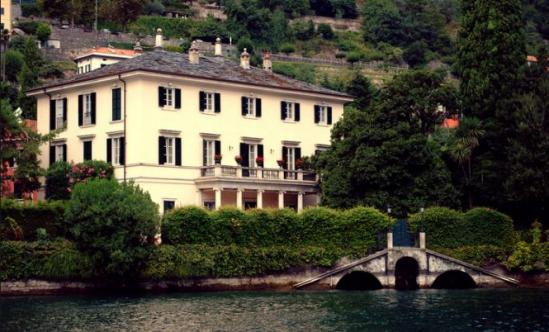 Rom&acirc;nul care a intrat prin efracţie &icirc;n vila lui George Clooney a fost condamnat. Iată ce pedeapsă a primit!