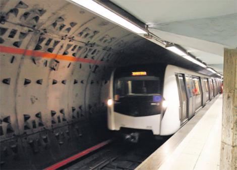 Tragedie la metrou: Un bărbat a fost lovit de tren la stația Dristor!