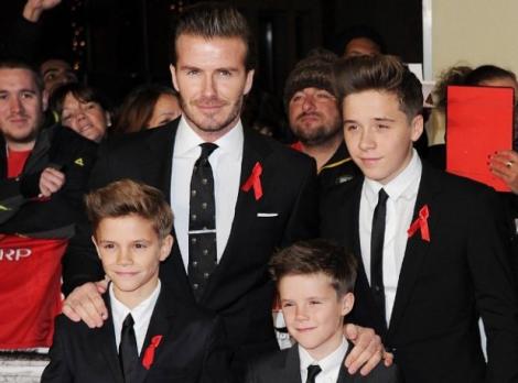 Surpriză! Fiul cel mare al familiei Beckham s-a angajat şi lucrează pentru o sumă extrem de mică