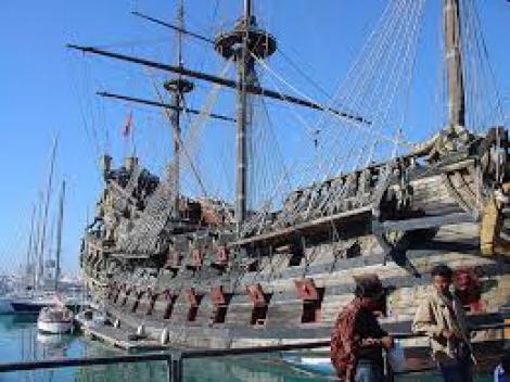 Peste 14 mii de piraţi au invadat un orăşel din Marea Britanie