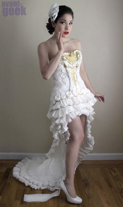 FOTO! SUPERBĂ și foarte IEFTINĂ! O rochie de mireasă este realizată dintr-un material INEDIT!