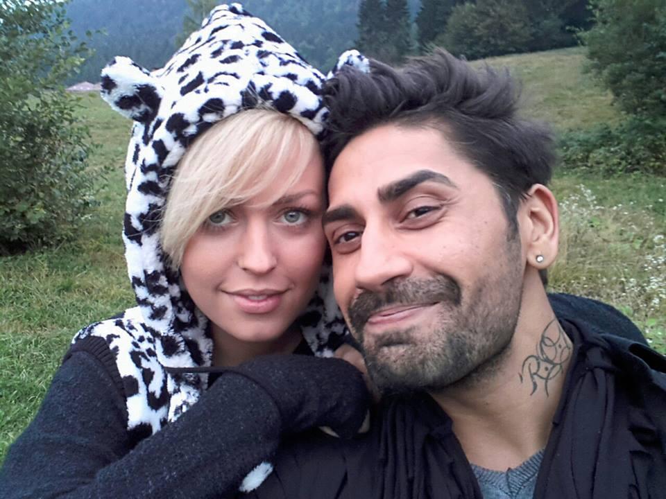 Dragostea pluteşte &icirc;n aer: Misha şi Connect-R, sărut de milioane