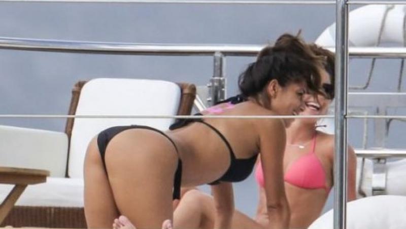Galerie FOTO! Nicole Scherzinger, surprinsă în ipostaze fierbinți pe un iaht!