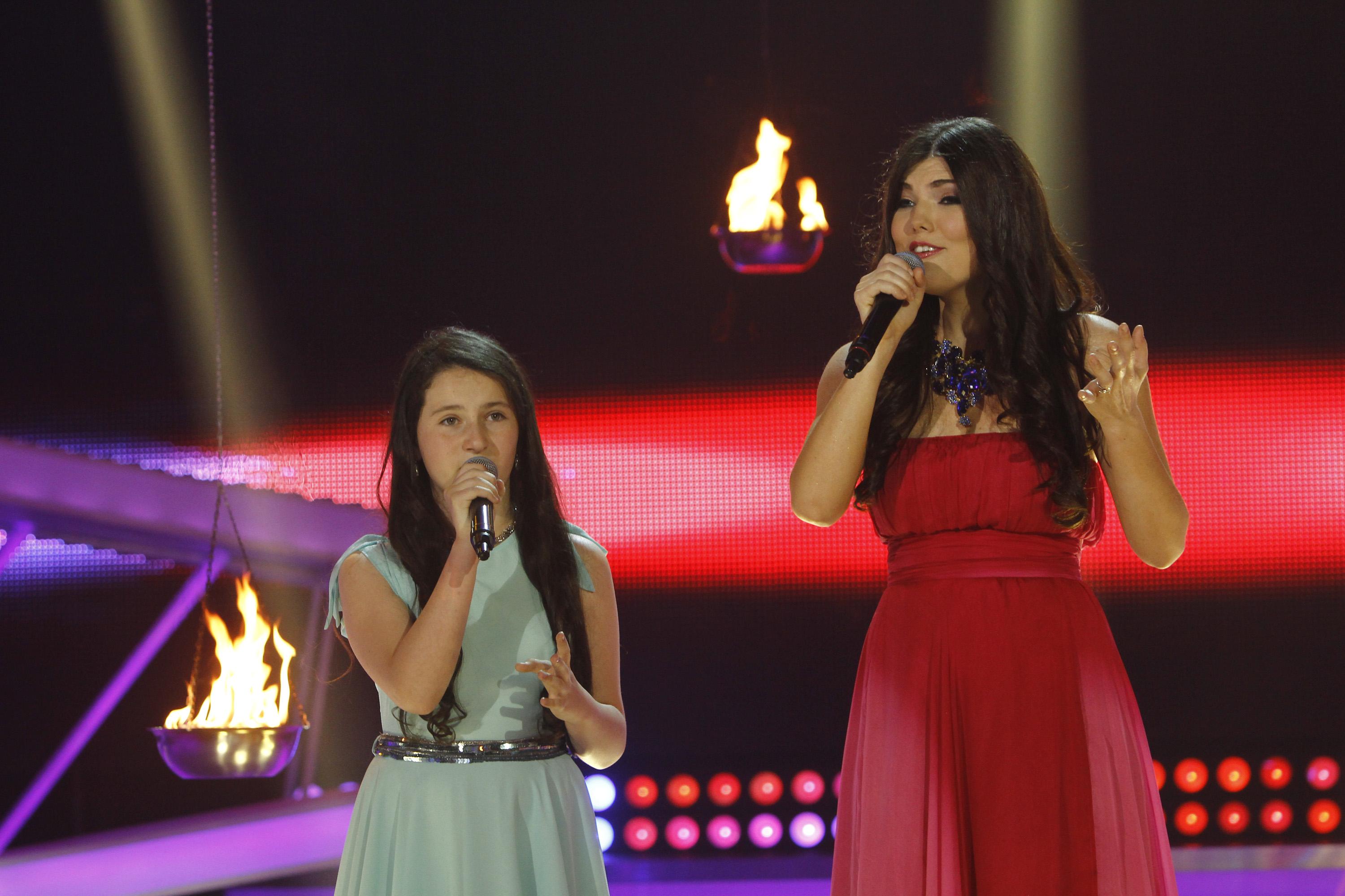 Aşa arată un moment emoţionant! Teodora Sava c&acirc;ntă alături de Paula Seling